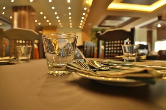 Continento The Classic Hotel Tirur Extérieur photo